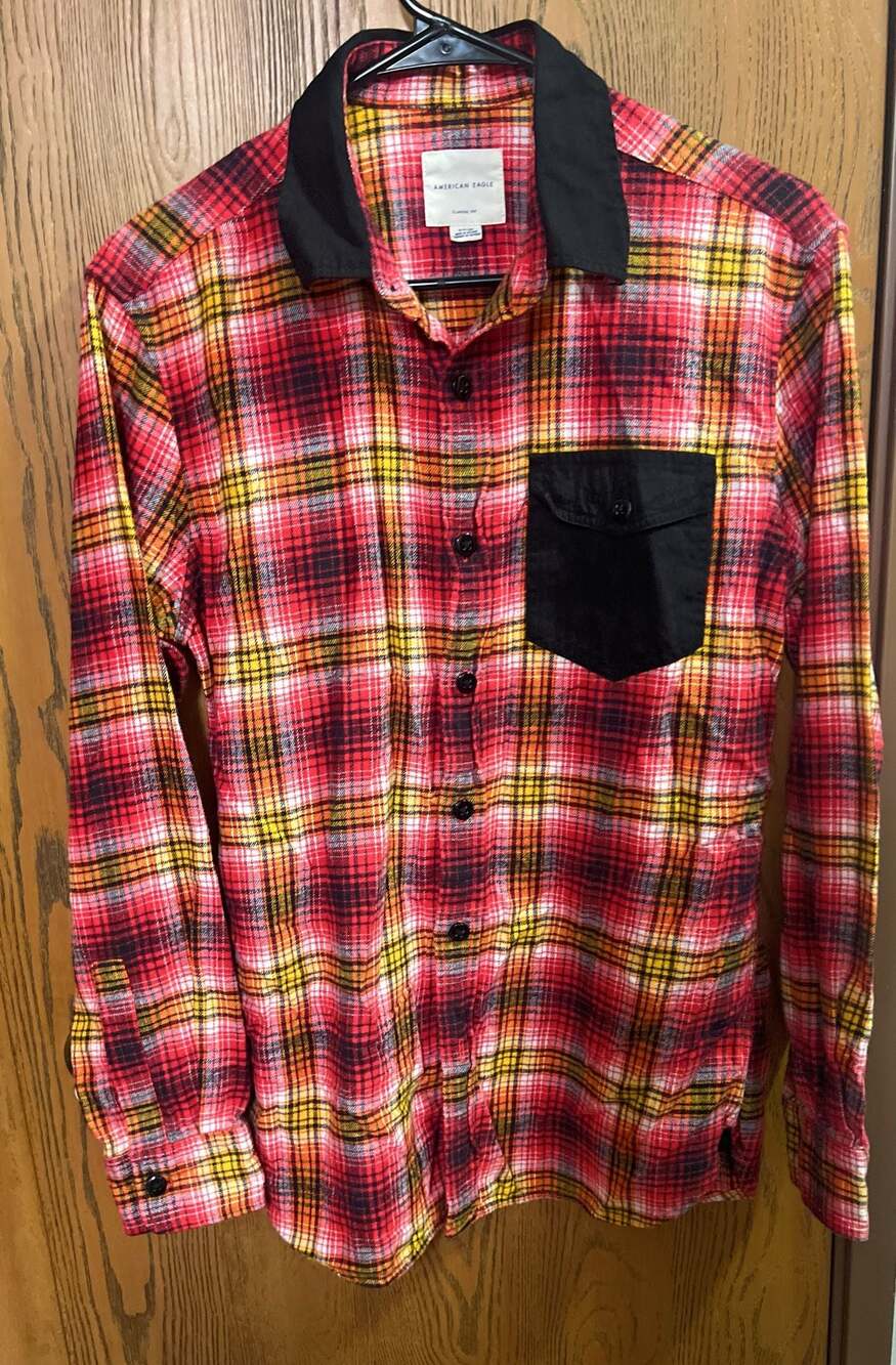 American Eagle Classic Fit Red Plaid Flannel Button Down Shirt with Black Collar